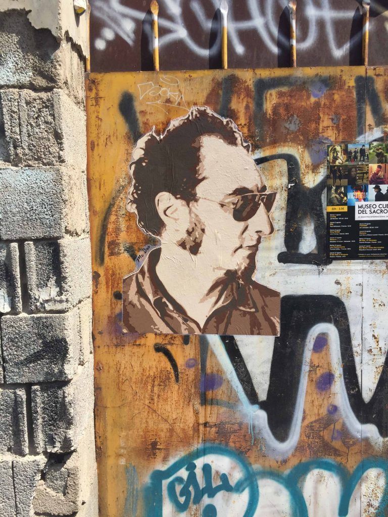 "J" de Los Planetas · arte urbano de ME BES en Granada