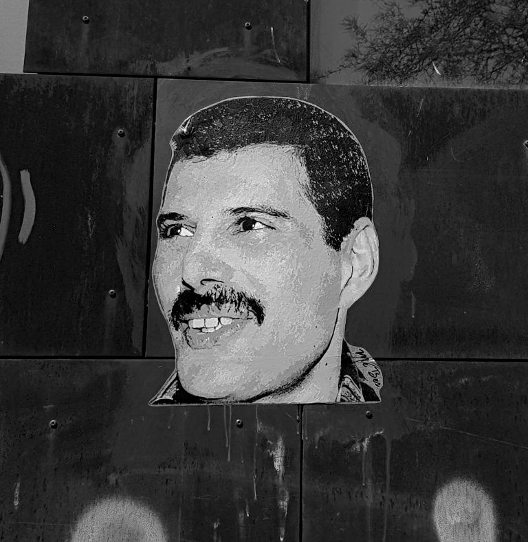 Freddie Mercury · arte urbano de ME BES